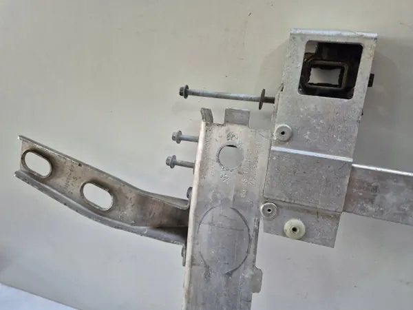Untere Kühlerstützstrebe OEM BMW F39 F40 F45 F48 image 7