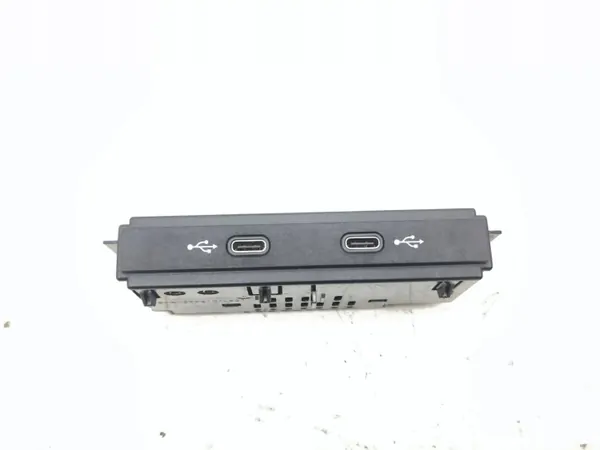 Conector USB Cupra Formentor OEM 5NA035736 - Usado image 2