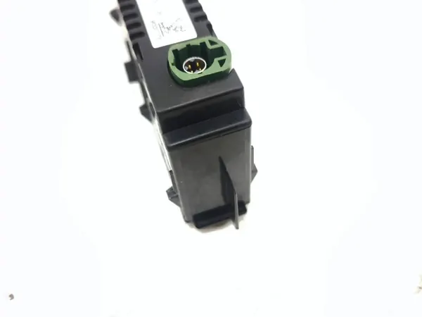 Conector USB Cupra Formentor OEM 5NA035736 - Usado image 3