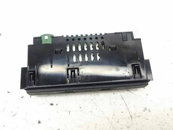 Conector USB Cupra Formentor OEM 5NA035736 - Usado image 6