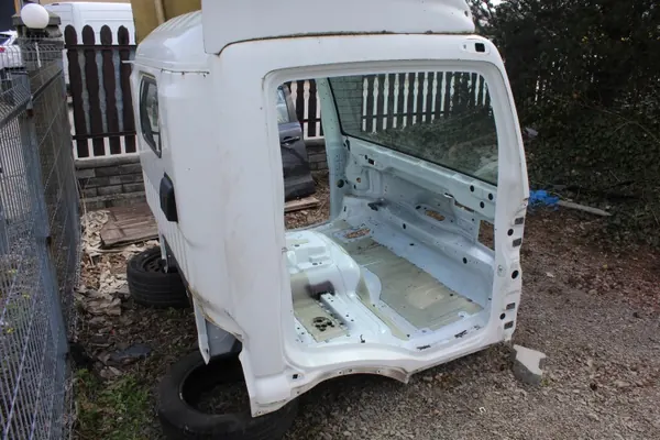 Nissan NT500 Kaross OEM BUDA KAROSERIA image 5
