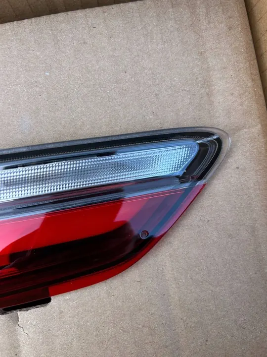Luz LED trasera derecha Skoda 57A945308D image 2