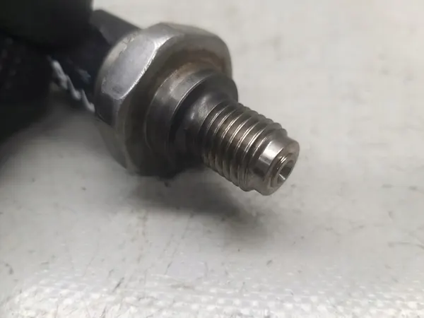 Sensor de presión de combustible Renault Scenic III 1.5 DCI KA51-S01 image 3