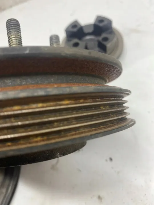 Kampiakselin hihnapyörä OEM 053105243 Audi A6 Avant image 5