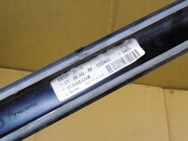 OEM OUA96EVJAB ovenlista oikea etu Chrysler Pacifica image 8
