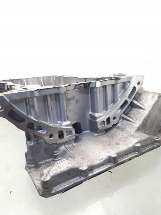 Maserati Ghibli Öljypannu OEM 2129F - Käytetty image 3