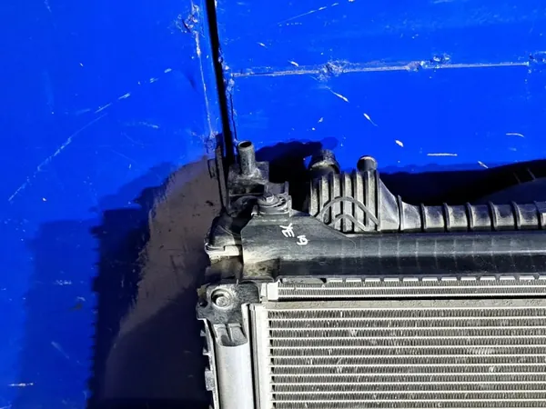 KOMPLET CHŁODNIC JAGUAR XE (X760) GX738C607AH 28106918 2.0L 221kw 2019 image 3