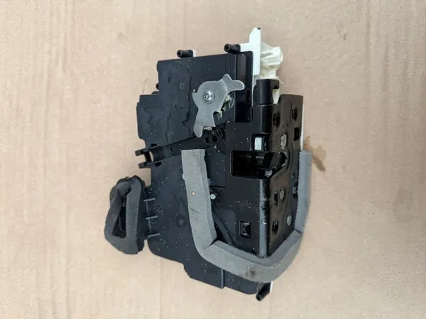 Linke Vordertürschloss Audi A6 C8 A7 4K image 2