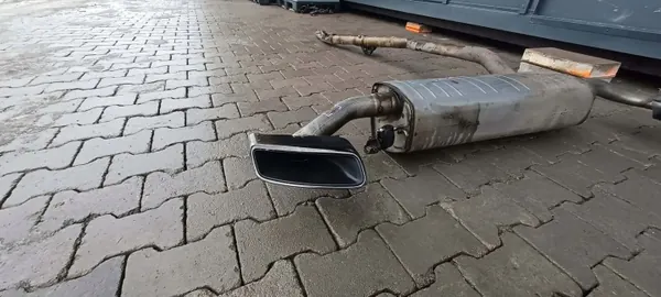 Audi Q8 Auspufftopf OEM 4M4253611Q Gebraucht image 4