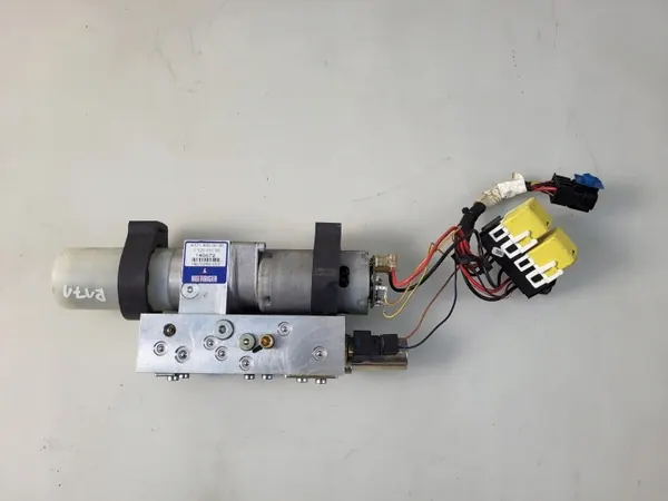 Mercedes SLK R171 tak hydraulpump OEM A1718000030 image 2
