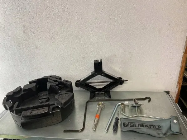 Clé de roue Subaru Forester III SH Set OEM 97035AG002 image 2