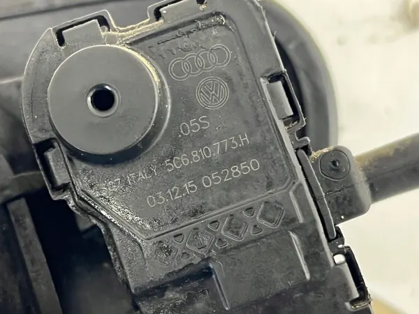Tapa de combustible OEM 5G9809857 VW Golf VII Familiar image 5