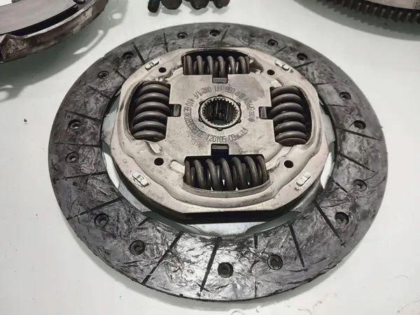 Volante de Embreagem Volkswagen OE 030105271D image 7