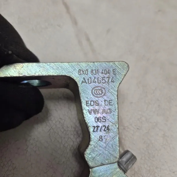 Audi OE 8X0831404E Rechte Vordere Türscharniere image 3
