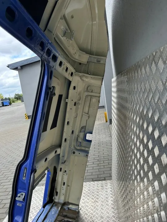 Painel Lateral Cabina Scania CR19 - Estado Usado image 4