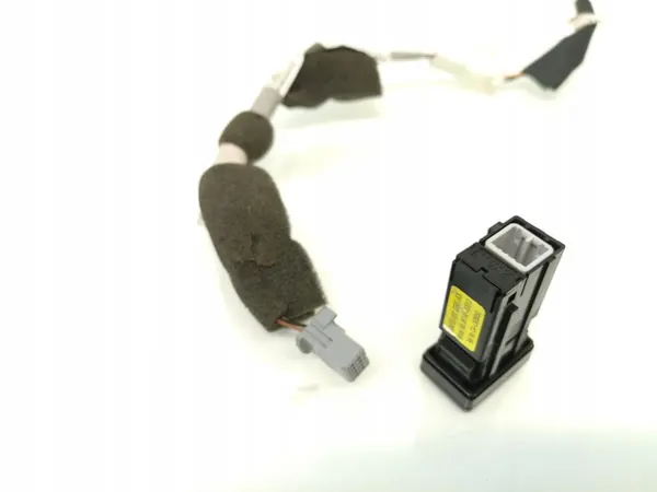 Tomada AUX Toyota OEM 861900D010 - Usado image 3