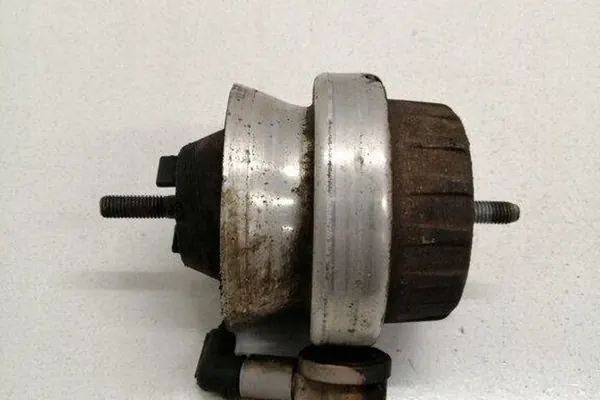 Motorhalter AUDI A6 (4F2, C6) 2.0L Diesel image 2