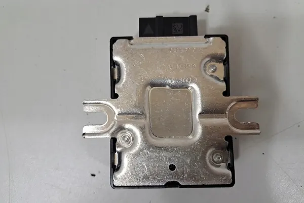 Fuel Pump Controller BMW X2 (F39) 9494391 image 2