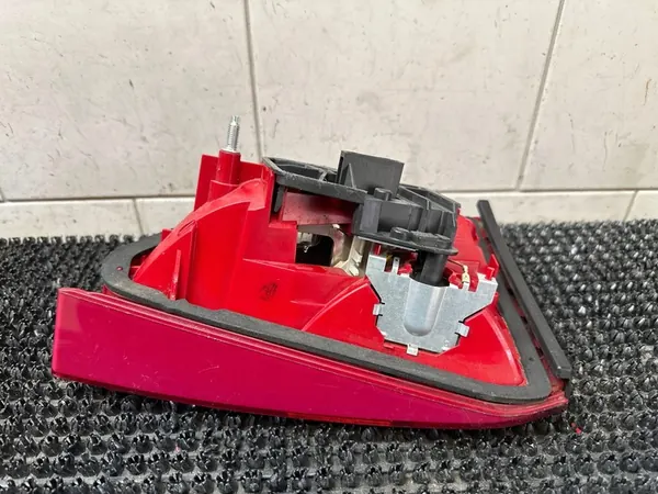 AUDI A4 B8 SEDÁN LUZ TRASERA IZQUIERDA LED image 3