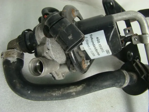 Pompe secondaire Audi A6 4G0131017C image 2