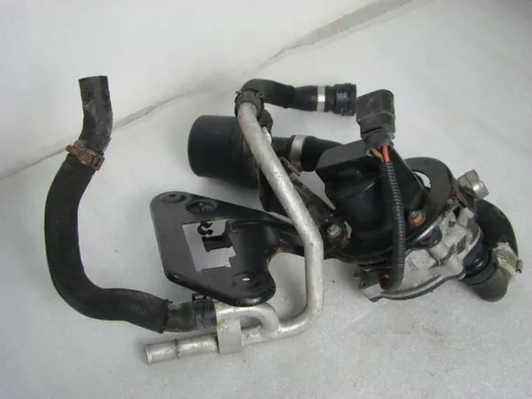 Pompe secondaire Audi A6 4G0131017C image 4