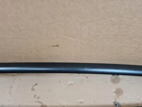 Kattokaide oikea puoli musta OEM 11A860026 VW ID4 image 4