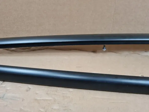 Kattokaide oikea puoli musta OEM 11A860026 VW ID4 image 6