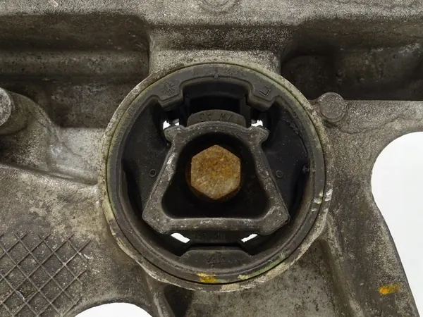 Moottorin Kiinnike OEM 3Q0199369E VW Passat B8, Skoda Superb image 7