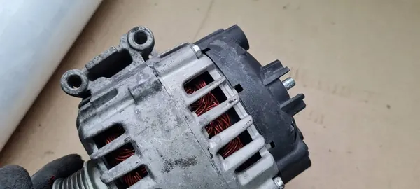 AUDI Q3 8U 2.0B Vaihtovirtageneraattori 06J903023R image 10