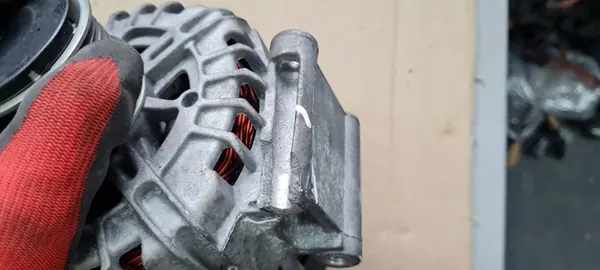 AUDI Q3 8U 2.0B Vaihtovirtageneraattori 06J903023R image 7