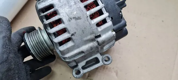 AUDI Q3 8U 2.0B Vaihtovirtageneraattori 06J903023R image 9