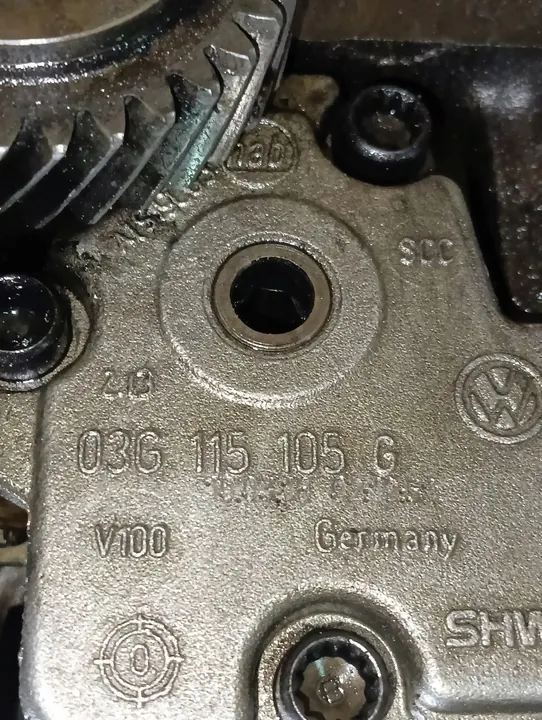 Olje pump VW Audi Skoda Seat 2.0 TDI OEM image 6