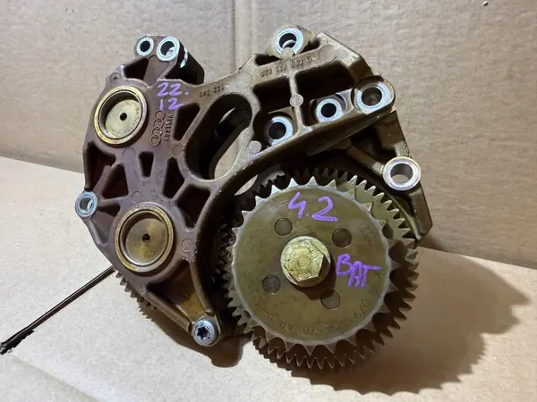 Audi 4.2 FSI V8 Oljepump Driv OEM 079109361J image 3