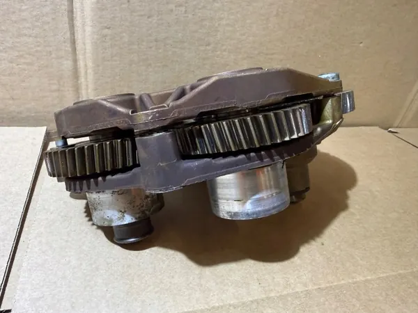 Audi 4.2 FSI V8 Oljepump Driv OEM 079109361J image 4