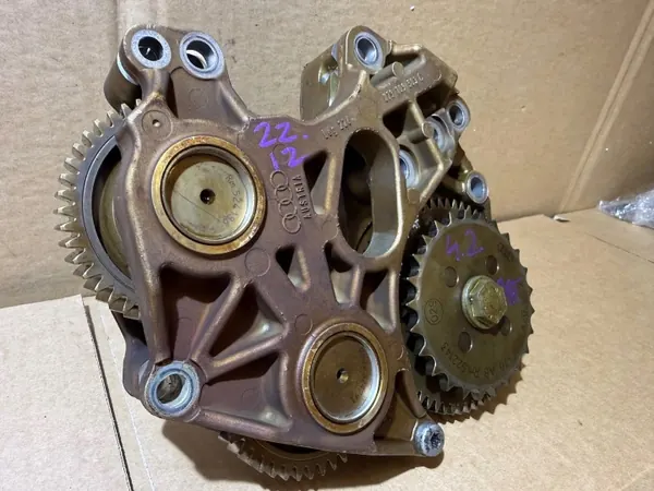 Audi 4.2 FSI V8 Oljepump Driv OEM 079109361J image 6