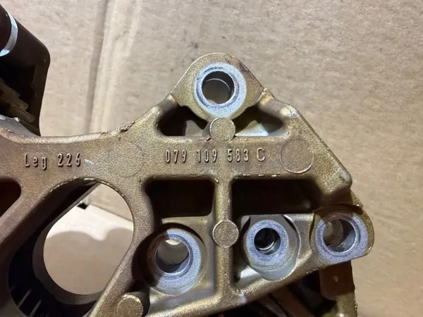 Audi 4.2 FSI V8 Oljepump Driv OEM 079109361J image 8