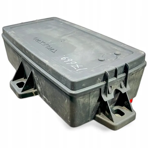Volvon sulakekotelo OEM 20745557 - Käytetty kunto image 4