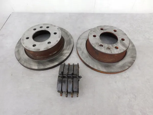 Mercedes Sprinter 906 VW Crafter remschijven & blokken achter OEM image 2
