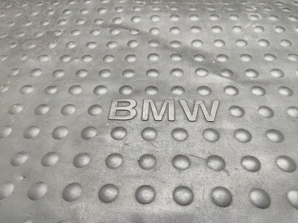 BMW 5 F10 F11 2012 Takaluukun Kumimatto OEM 2154480 image 2