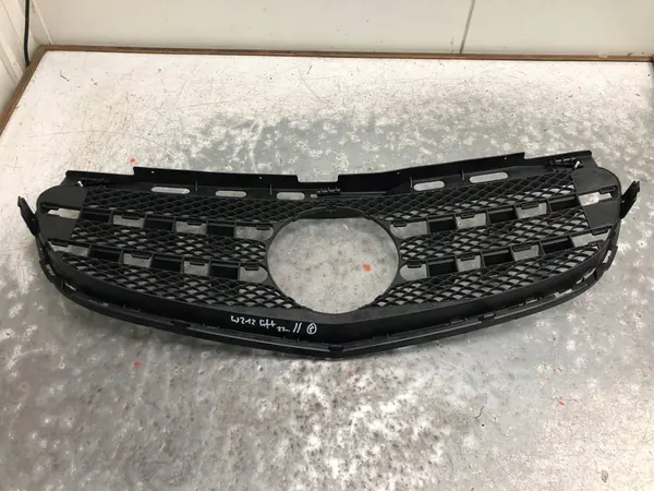 GRILL ATRAPA MERCEDES W212 LIFT A2128851400 image 4