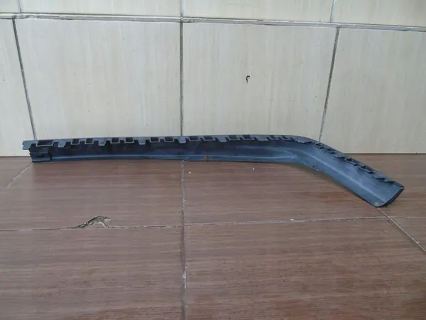 Puskuri Hockeylista vasen+oikea Golf III GTI OEM image 2