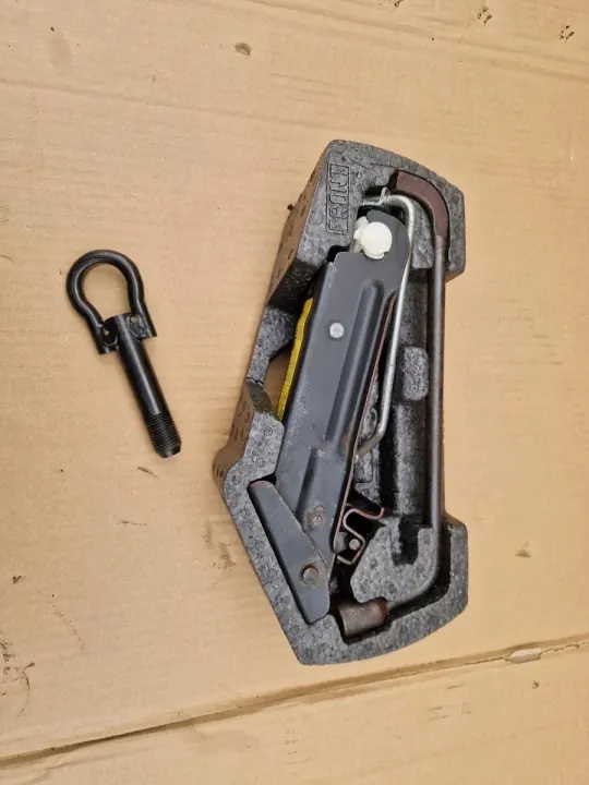 OEM Lewarek hjulnyckel för Toyota Aygo I 1.0 VTI image 2