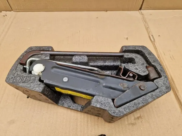 OEM Lewarek hjulnyckel för Toyota Aygo I 1.0 VTI image 4
