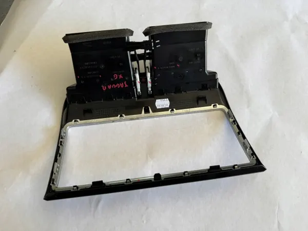 Grille de ventilation centrale Jaguar XE X760 OEM HK83-014L21-CE image 6