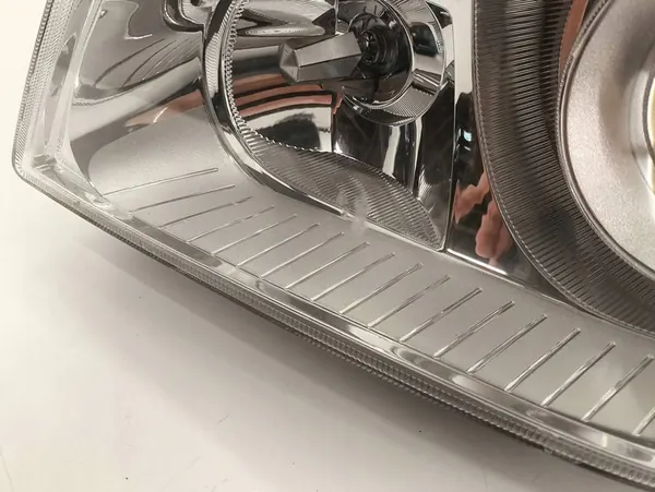 MERCEDES SPRINTER W906 XENON VOORLINKS A9068200961 image 3