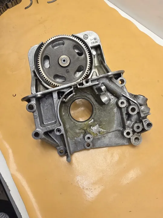 Mazda Öljypumppu OEM RF5C 2.0L Diesel 136hv image 3