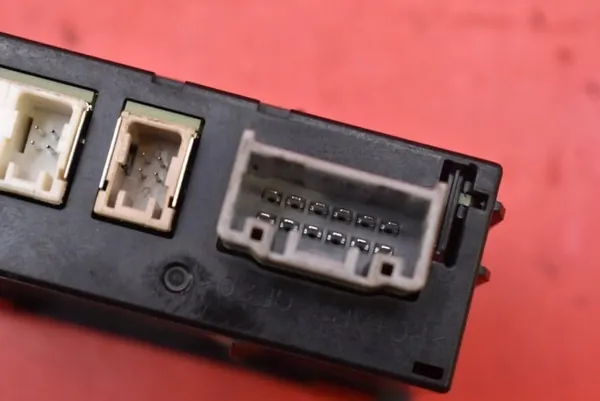 Prise USB/AUX OEM N314669U0 pour Mazda MX-5 ND image 8