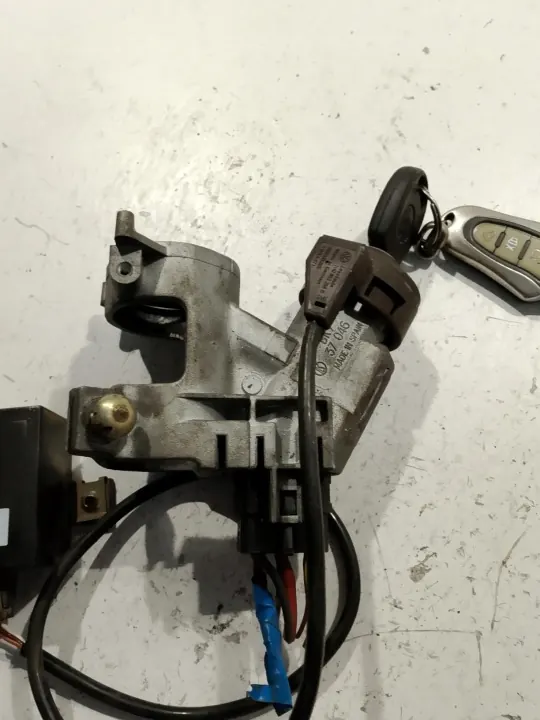 Clé de contact immobilisateur VW Golf III 1H0953257B Complet image 3