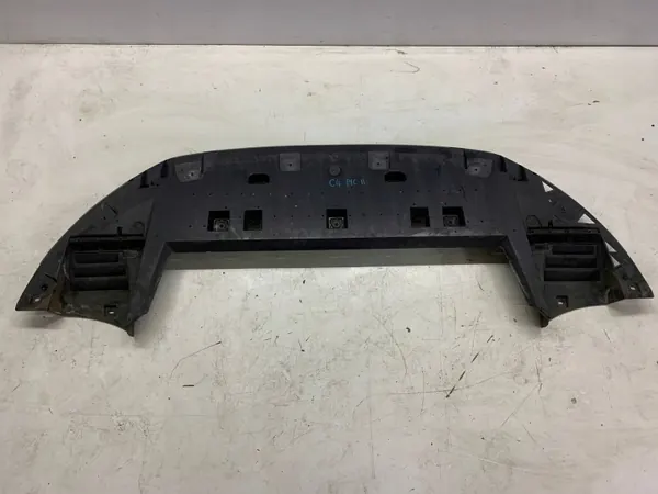 Onderbodemplaat voor bumper OEM 9675972180 - Gebruikt image 2