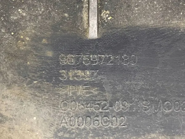 Onderbodemplaat voor bumper OEM 9675972180 - Gebruikt image 4